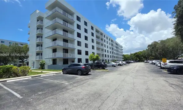 901 Hillcrest Drive 215, Hollywood, FL 33021