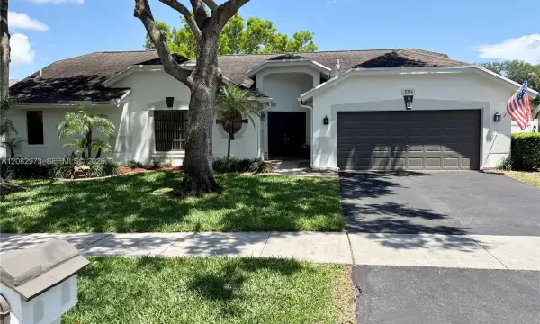5796 SW 89th Way, Cooper City, FL 33328