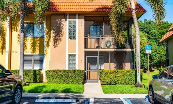 435 Lakeview Drive 106, Weston, FL 33326