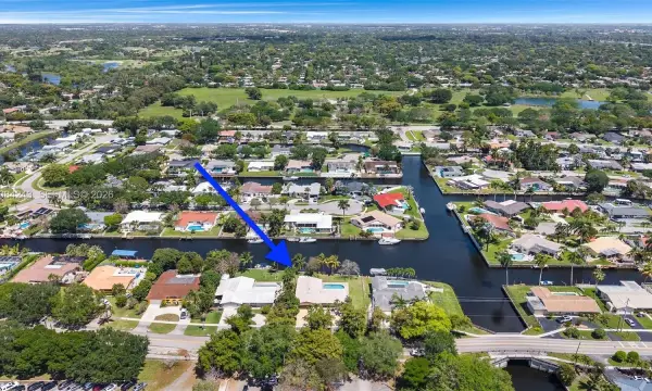 6121 SW 16th Street, Plantation, FL 33317