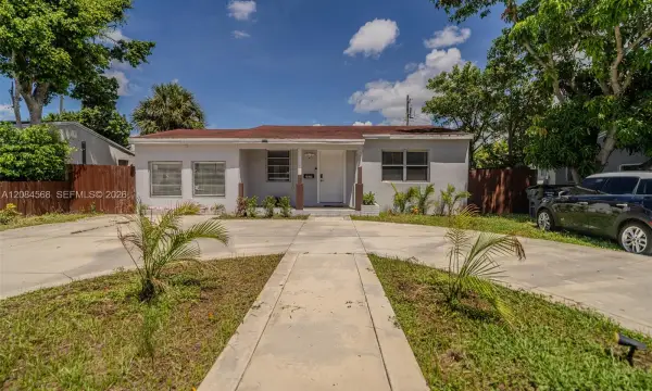 2533 Wiley Street, Hollywood, FL 33020