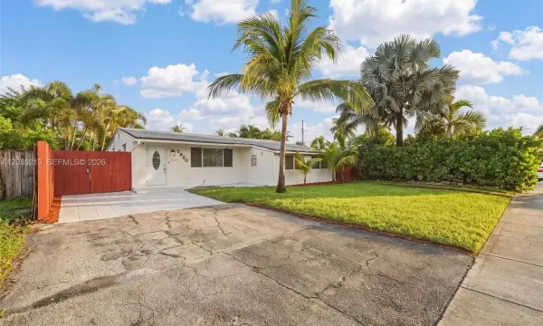 5820 NE 2nd Avenue, Oakland Park, FL 33334
