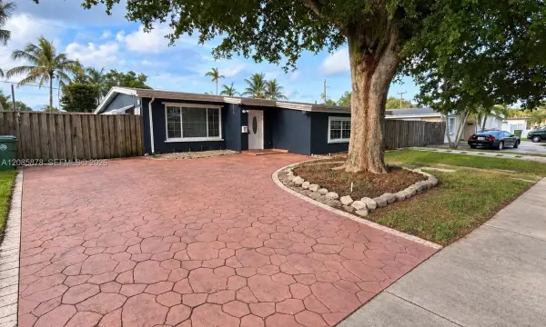 6541 SW 5th Street, Pembroke Pines, FL 33023