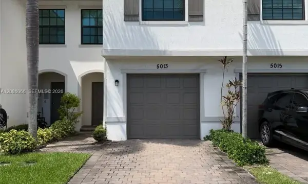 5013 Woods Edge Circle, Riviera Beach, FL 33410