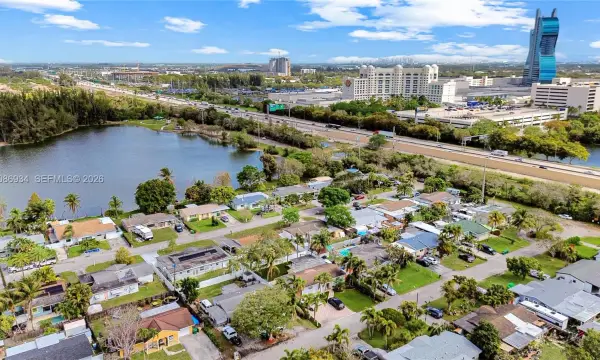 5220 SW 57th Street, Davie, FL 33314