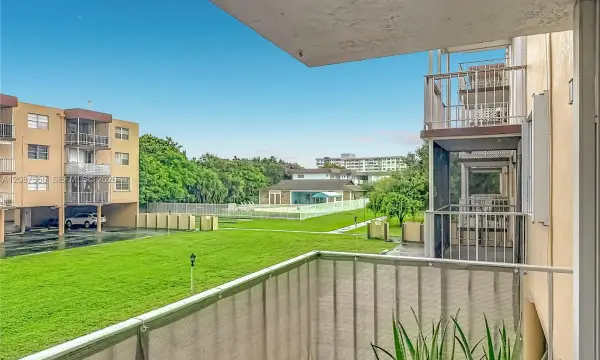 1600 Tallwood Avenue 204, Hollywood, FL 33021