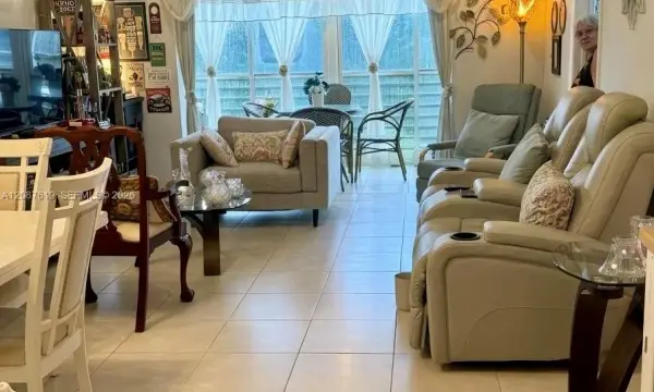 Address Withheld, Sunrise, FL 33322