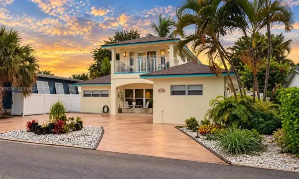 919 S Lakeside Place, Lantana, FL 33462