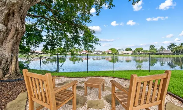 6581 Falconsgate Avenue, Davie, FL 33331