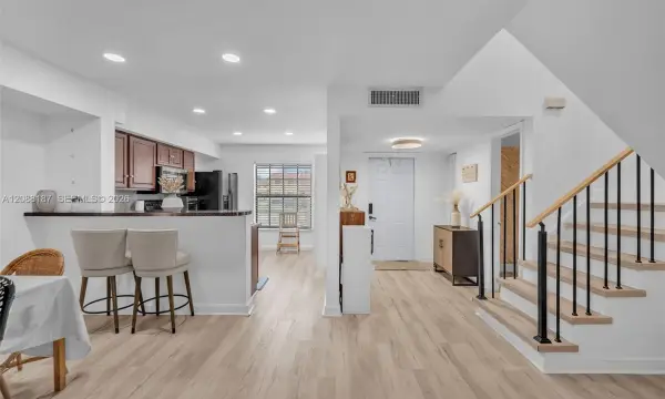 2771 NW 47th Lane 2905, Lauderdale Lakes, FL 33313