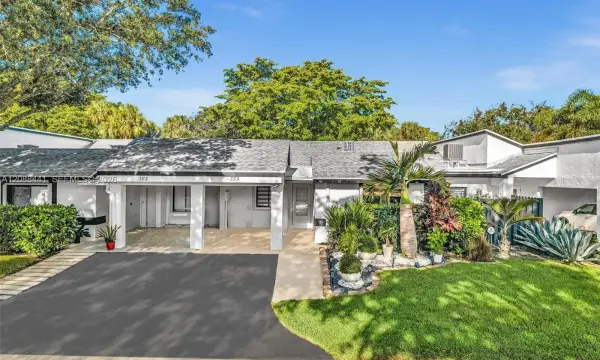 359 Fairway Circle 59, Weston, FL 33326