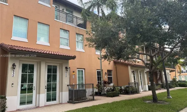928 SW 147th Avenue 2906, Pembroke Pines, FL 33027