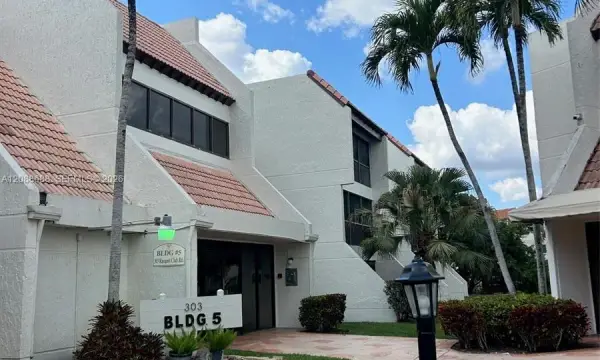 303 Racquet Club Road 311, Weston, FL 33326