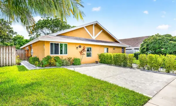 7424 SW 14th Place, North Lauderdale, FL 33068
