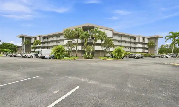 2800 NW 47th Terrace 206b, Lauderdale Lakes, FL 33313