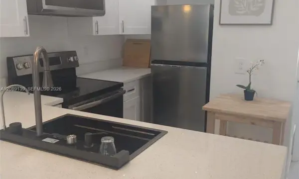 600 Layne Boulevard 122, Hallandale Beach, FL 33009