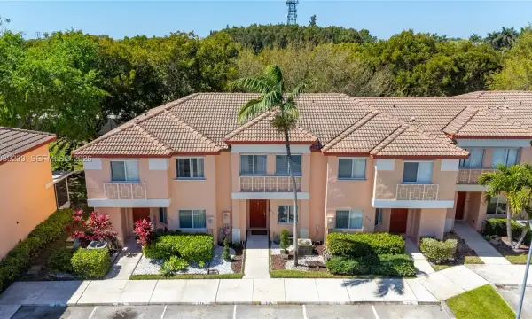 816 NW 208th Way, Pembroke Pines, FL 33029