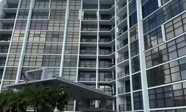 600 Parkview Drive 627, Hallandale Beach, FL 33009