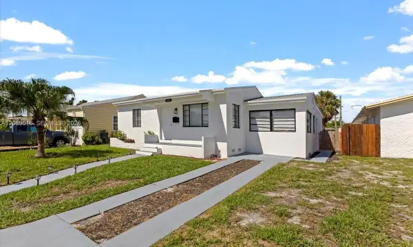 1227 N Ocean Breeze, Lake Worth, FL 33460