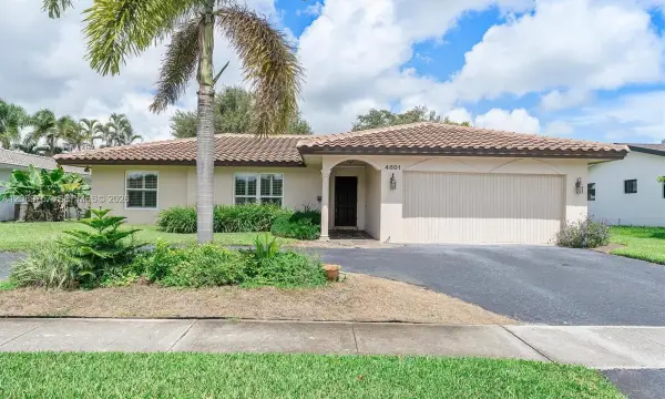 4801 N 36th Court, Hollywood, FL 33021