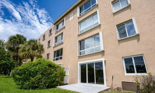 5810 Crystal Shores Drive 102, Boynton Beach, FL 33437