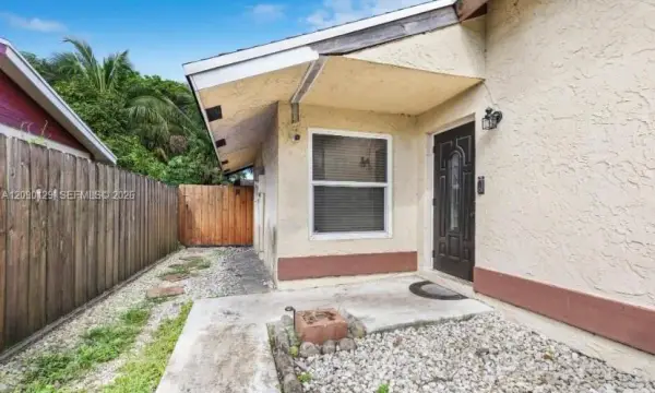 281 SW 83rd Avenue, North Lauderdale, FL 33068
