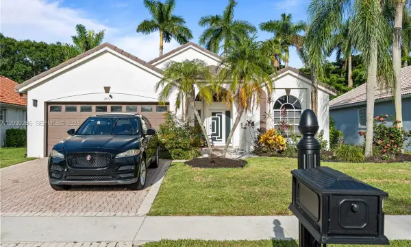 1971 Oak Berry Circle, Wellington, FL 33414