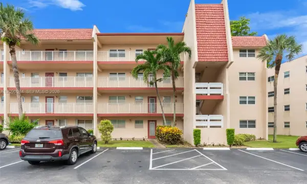 1040 Country Club Drive 208, Margate, FL 33063