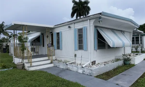 1666 SW 85th Avenue, Davie, FL 33324