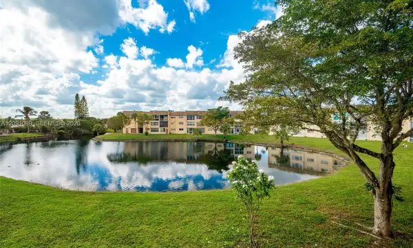 8345 Sunrise Lakes Boulevard 210, Sunrise, FL 33322