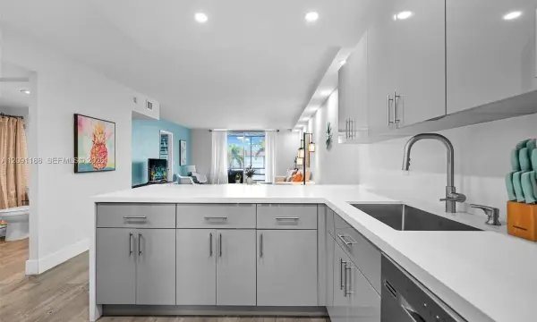 400 SE 10th Street 303, Deerfield Beach, FL 33441