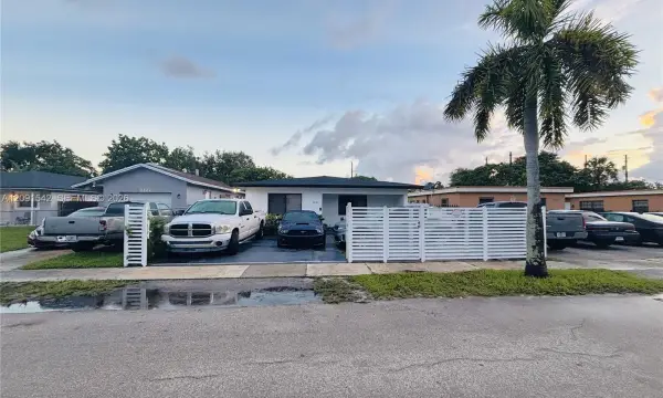 2221 Charleston Street, Hollywood, FL 33020