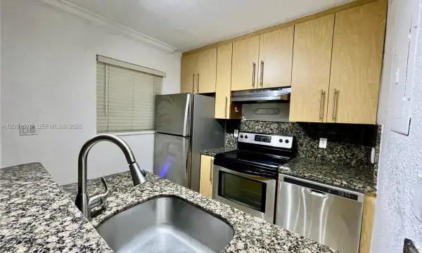 811 NE 14th Place 4, Fort Lauderdale, FL 33304