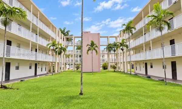 2800 NW 56th Avenue F302, Lauderhill, FL 33313