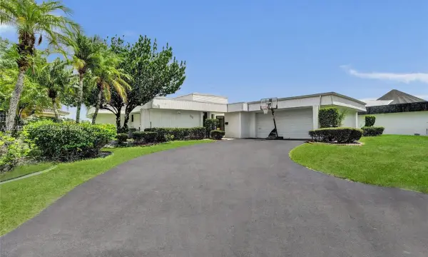 5704 Coco Palm Drive, Tamarac, FL 33319