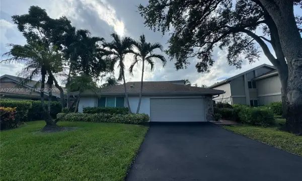 76 Ivy Road, Hollywood, FL 33021