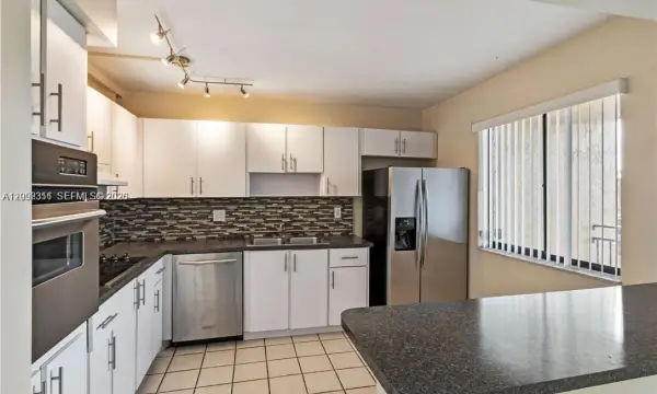 321 Lakeview Drive 204, Weston, FL 33326
