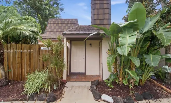 4120 Palm Bay Circle, West Palm Beach, FL 33406