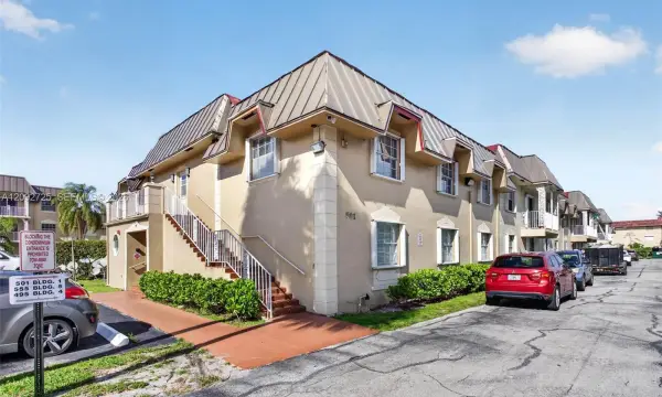 501 SE 8th Street 204, Deerfield Beach, FL 33441