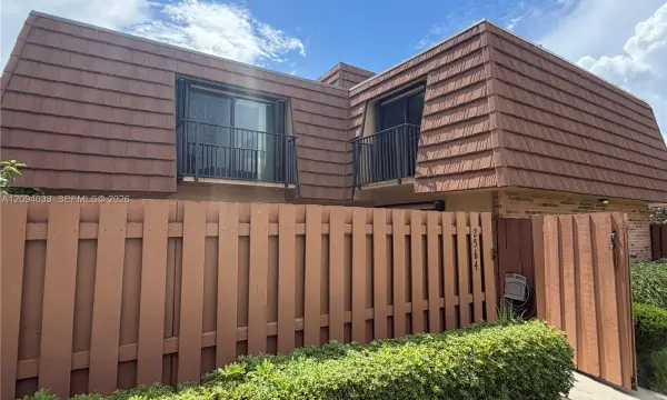 2564 Lakeview Court, Cooper City, FL 33026