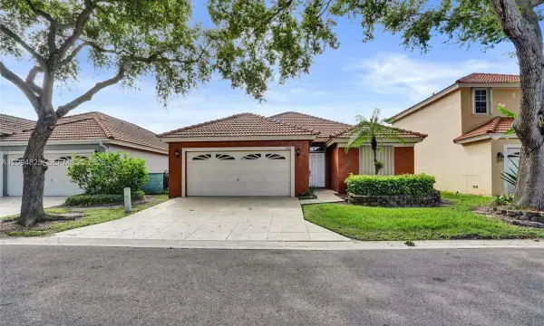 1014 Aspri Way, Riviera Beach, FL 33418