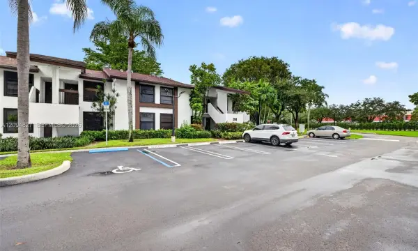 204 Lake Pointe Drive 107, Oakland Park, FL 33309