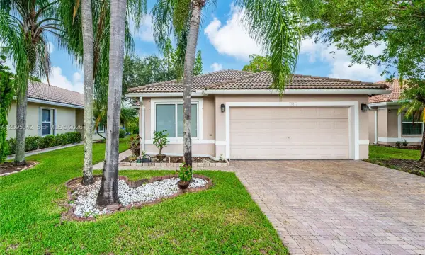 11817 SW 7th Street, Pembroke Pines, FL 33025