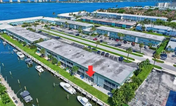121 Wettaw Lane 116, North Palm Beach, FL 33408