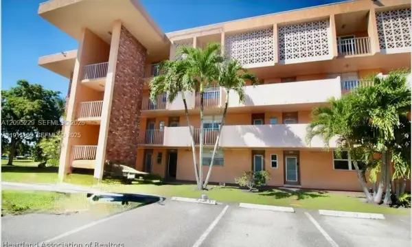 3001 NW 46 Avenue 102, Lauderdale Lakes, FL 33313