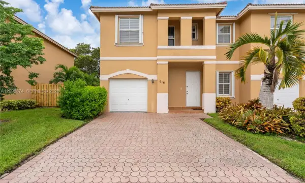 916 NW 135th Terrace, Pembroke Pines, FL 33028