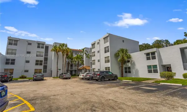 9400 Live Oak Place 103, Davie, FL 33324