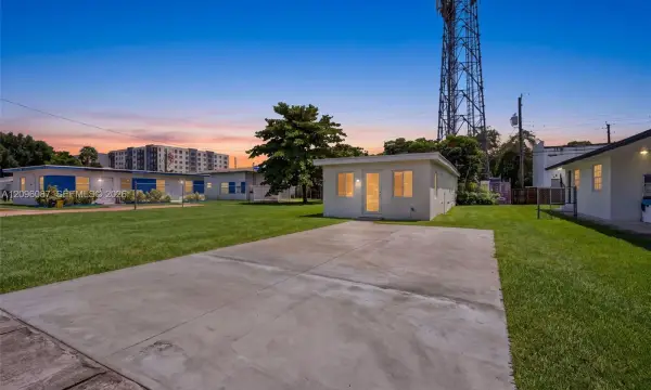 6136 Grant Street, Hollywood, FL 33024