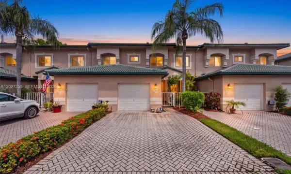 7932 E Exeter Boulevard E 202, Tamarac, FL 33321