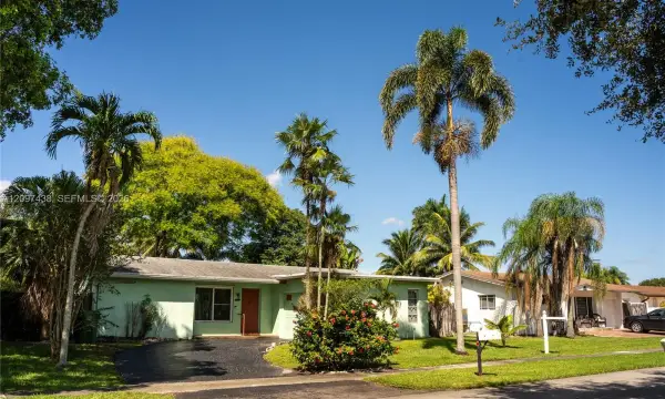 1010 NW 93rd Terrace, Pembroke Pines, FL 33024